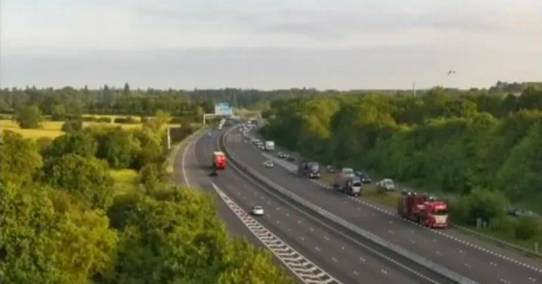 M40 crash horror as woman killed and man seriously injured | UK | News