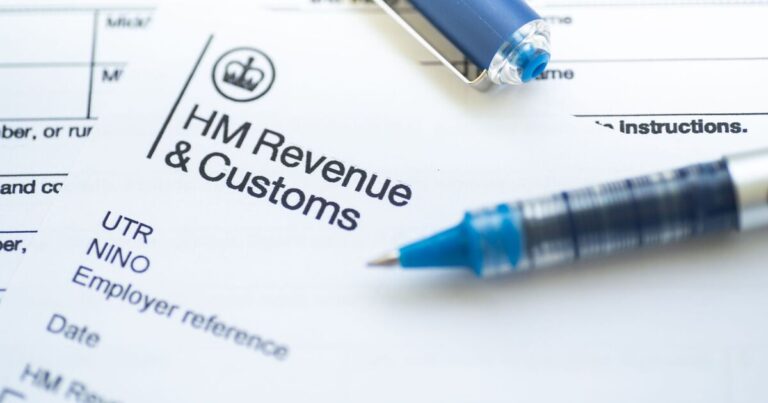 Every UK worker told to check for code ‘worth £689’ on payslip | Personal Finance | Finance
