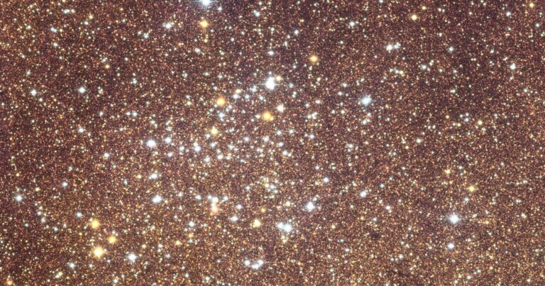 Telescope captures most detailed image yet of Milky Way’s heart: “Cosmic magnifying glass”