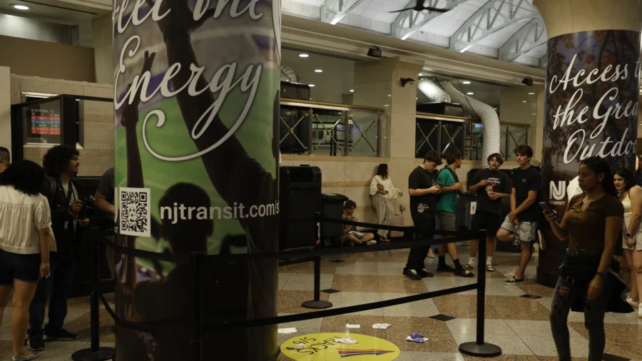 5 People Hurt in Stabbings at New York’s Penn Station With Suspect in Custody, Authorities Say