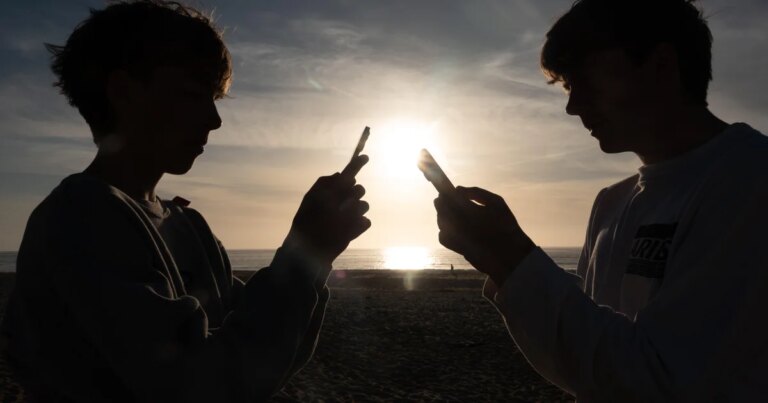 U.K. announces plan to ban social media for children under 16