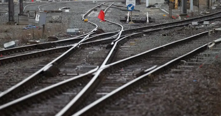 2 trains collide north of London, killing at least 1, U.K. police say – National