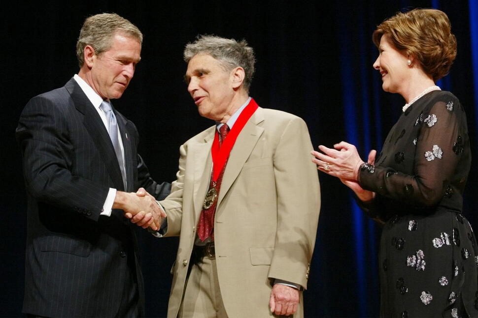 Psychiatrist Robert Coles, Pulitzer Prize-Winning Author Who Championed Needs of Children, Dies