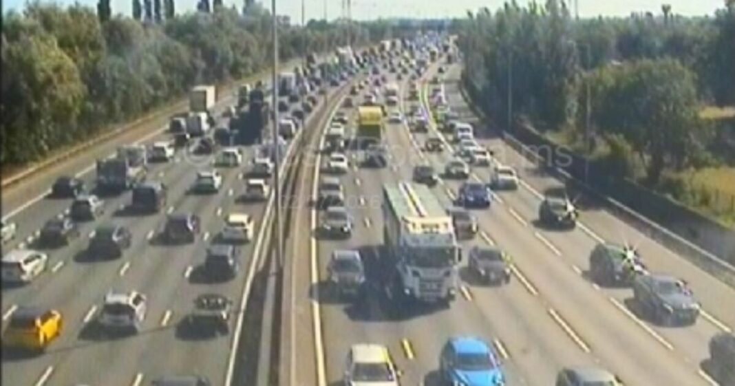 M25 traffic LIVE: Chaos after multi-vehicle crash – 45min delays | UK | News