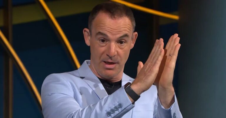 Martin Lewis urges £420 holiday check you can do on way to the airport | Personal Finance | Finance