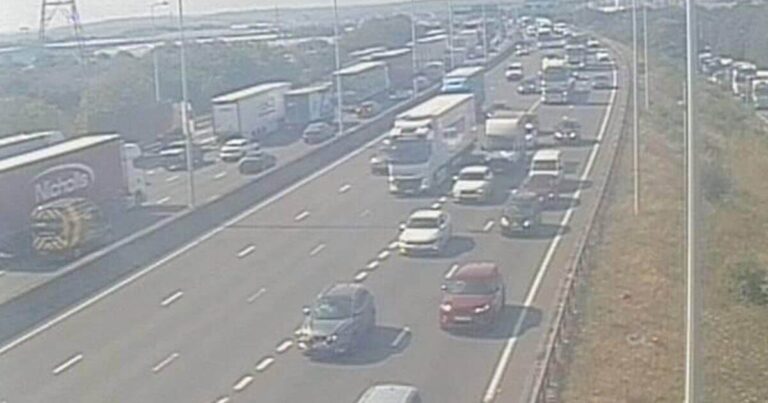 M25 traffic LIVE: Rush hour chaos as incident on major motorway sparks closure | UK | News