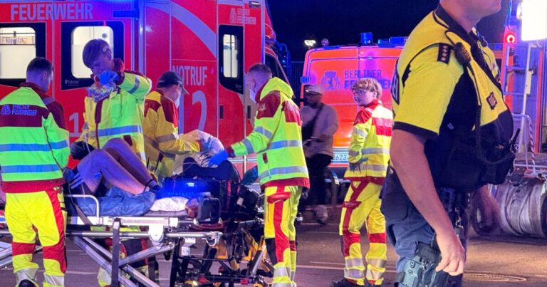 Berlin Pride LIVE: Manhunt for ‘Islamist’ after vehicle drives into crowd – 17 victims | World | News