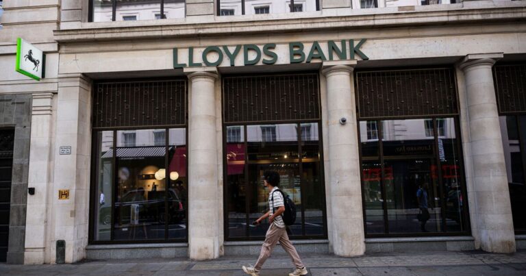 Lloyds Bank offers customers £190 in discounts with new rewards perk | Personal Finance | Finance
