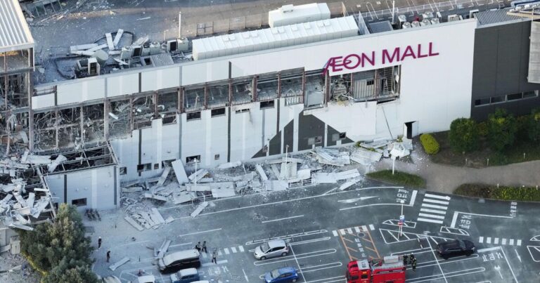 Japan earthquake LIVE: Many feared dead as mall collapses after Kumamoto tremor | World | News