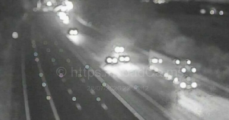 M1 traffic LIVE: Motorway closed near Luton as horror multi car crash sparks oil spill | UK | News