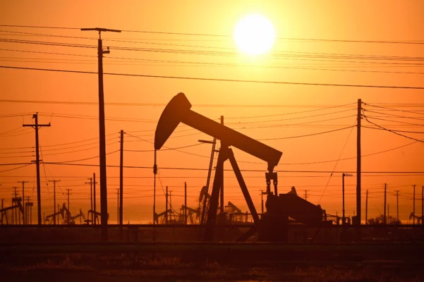 Oil Prices Fall on Hopes of US-Iran Ceasefire Talks