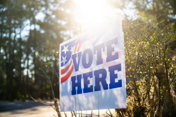 Democrats, Republicans Roll Out Contrasting Messages With 100 Days Until Midterms