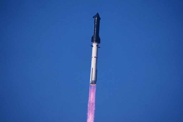 SpaceX Launches Starship on Another Test Flight, This Time With the Most Advanced Starlinks