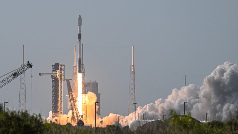 SpaceX, Blue Origin may get quicker launch OK with fewer environmental rules