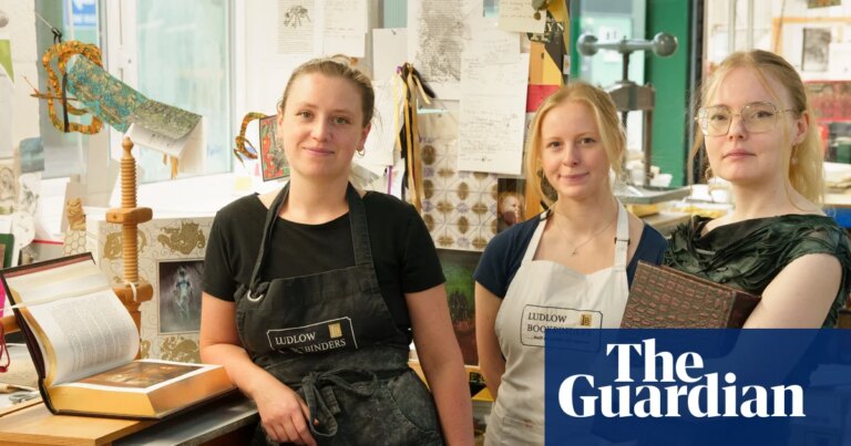 AI-proof? Younger workers desert the digital world for traditional crafts | Work & careers