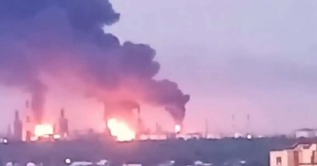 Russia in flames as huge blaze engulfs oil refinery in nightmare for Putin | World | News