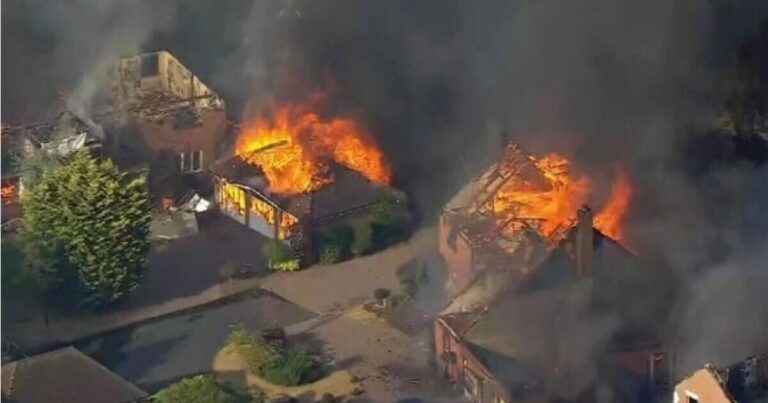 Stourbridge fire LIVE: Child among 10 injured after ‘apocalyptic’ fire engulfs houses | UK | News