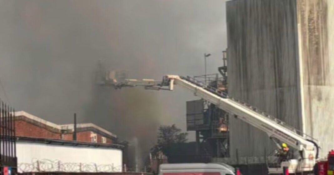 Luton fire: Major incident declared and homes evacuated after blaze erupts