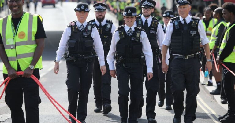 Notting Hill Carnival LIVE: 2026 party gets underway in London with heavy police presence | UK | News