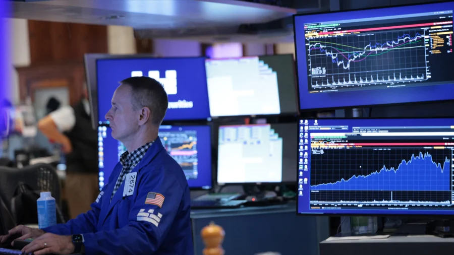 Wall Street Review: Stocks Post Weekly Loss Despite Friday Gains