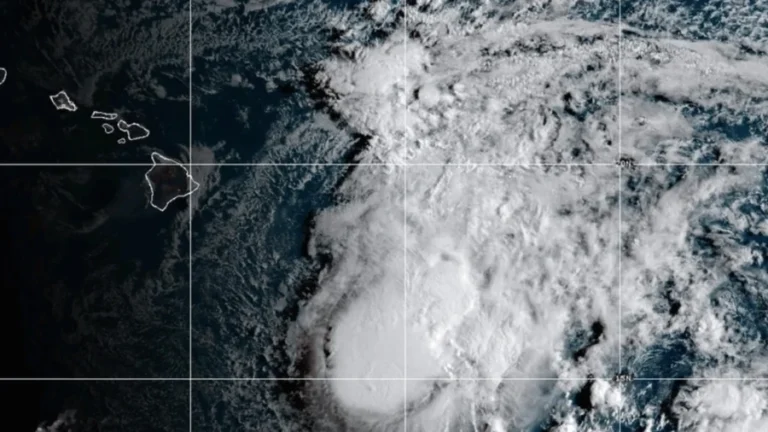 Tropical Storm Moke Brings Heavy Rain to Hawaii After Hurricane Lala
