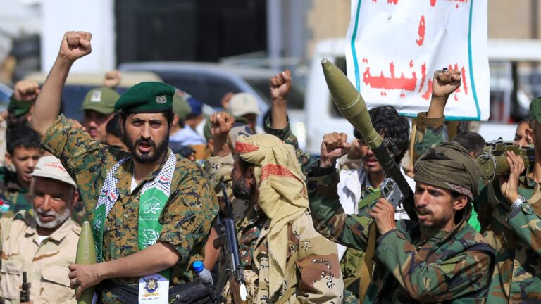 Houthis seize Yemen port, raising threat to oil and shipping