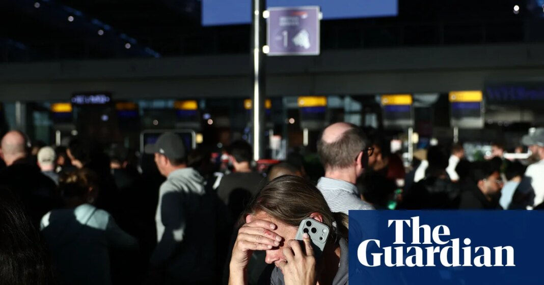 UK air traffic control breakdown strands hundreds of thousands of passengers | Airline industry