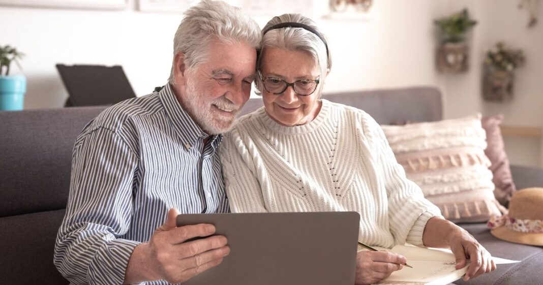 State pensioner couples can get £688.40 boost every four weeks – 3 conditions | Personal Finance | Finance