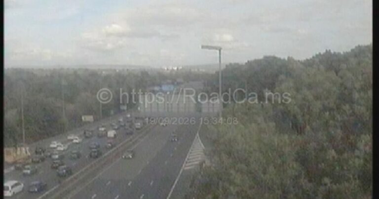 M60 LIVE: Major UK motorway blocked after double crash causes massive delays | UK | News