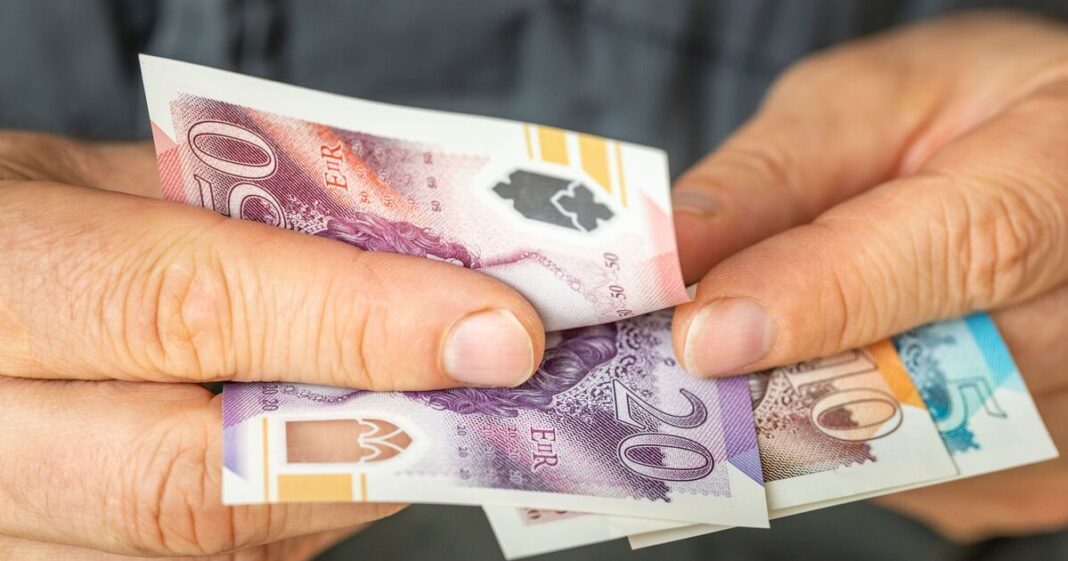 Older state pensioners can get extra £739.60 payment before October | Personal Finance | Finance