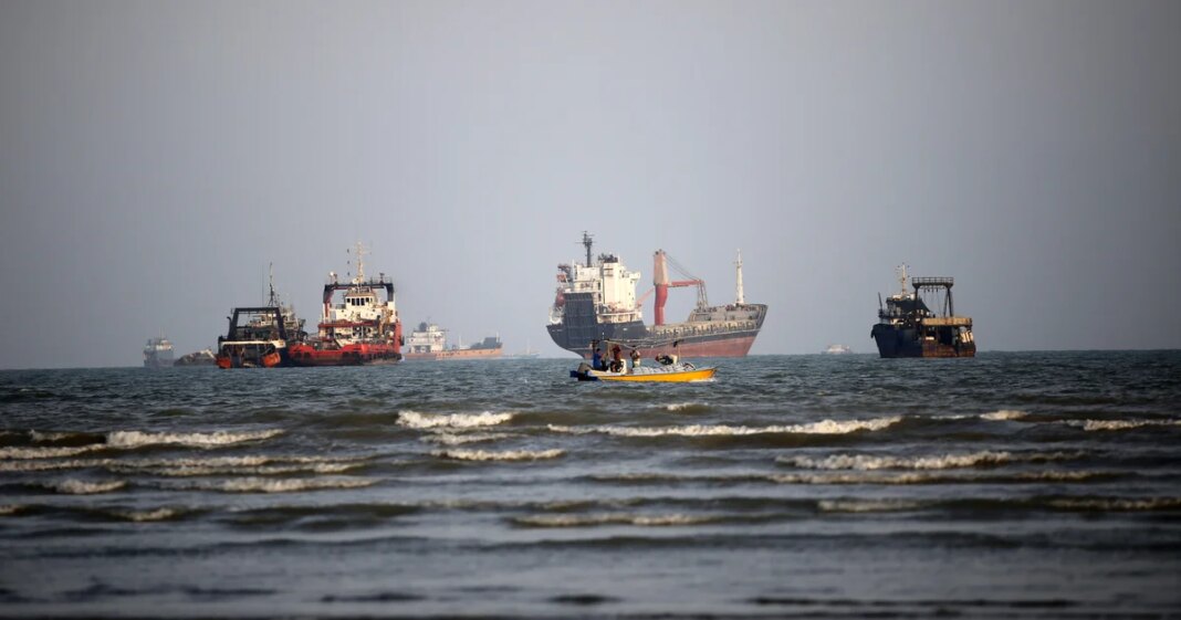 Oil prices stay above $100 per barrel as Oman-Iran talks on Strait of Hormuz postponed