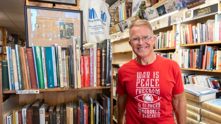 California Used Bookstore Owner Rejects AI-linked Orders Over Book Destruction Concerns