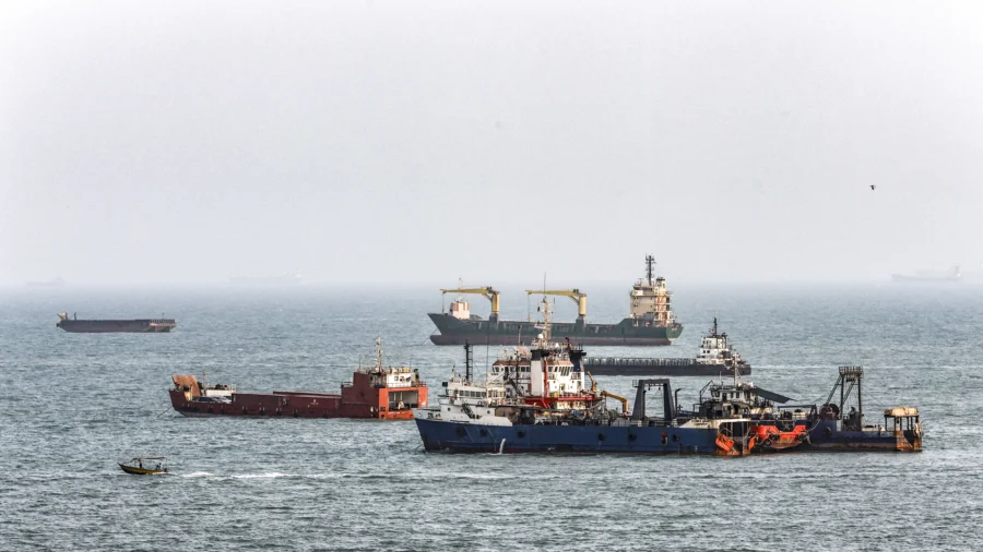 US Says More Than 17 Million Barrels of Oil Passed Through Strait of Hormuz on Monday