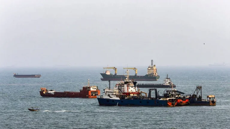 US Blockade of Iran Redirects 100 Ships in 60 Days, CENTCOM Says