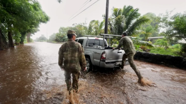 Hurricane Nolo Skirts Hawaii but Could Still Unleash Powerful Winds, Flash Flooding