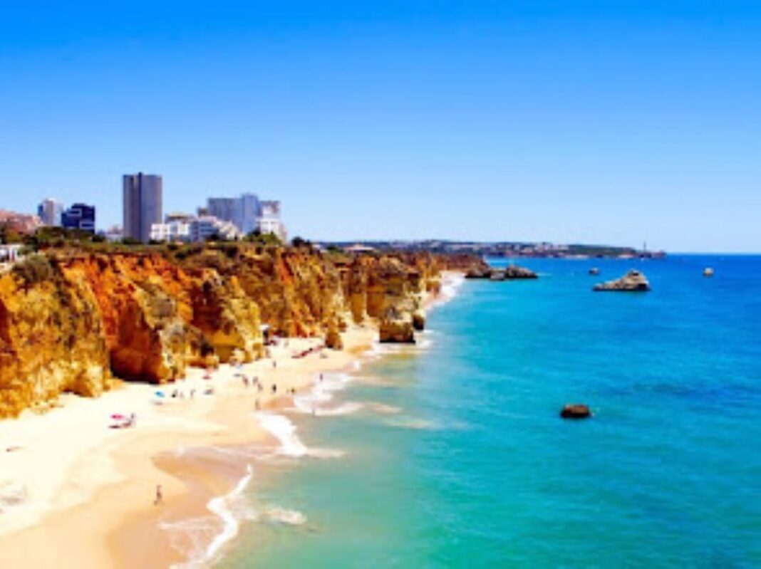 Portugal Algarve Travel Boom Grows as Praia da Cova Redonda Reveals a Dramatic Hidden Beach Escape in Lagoa