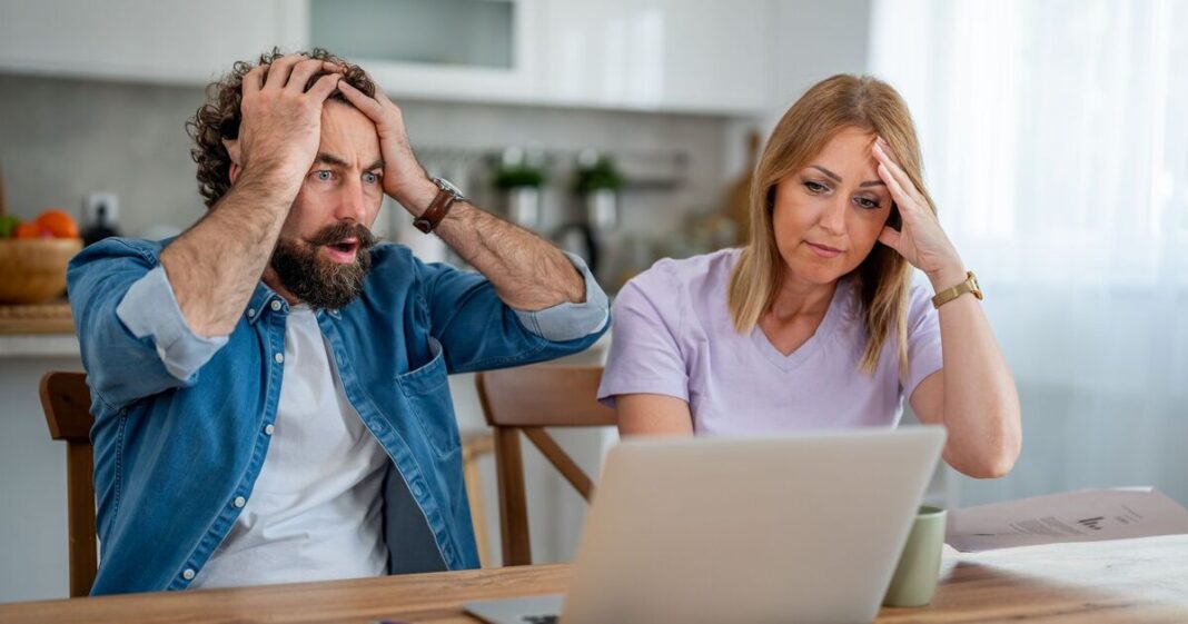 People with £6,626 in savings accounts issued new warning | Personal Finance | Finance