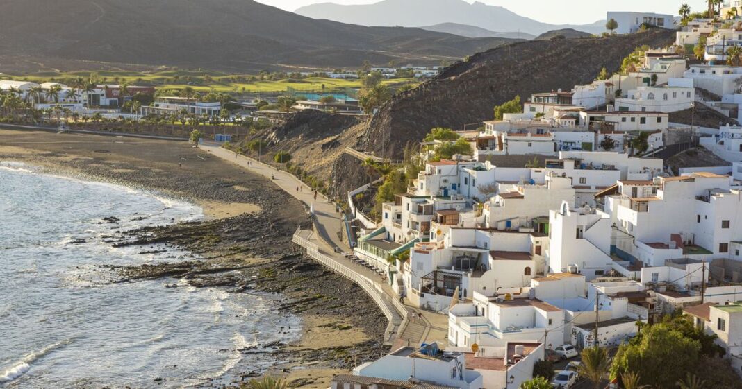 Earthquake hits Spanish holiday hotspot in Canary Islands filled with Brits | World | News