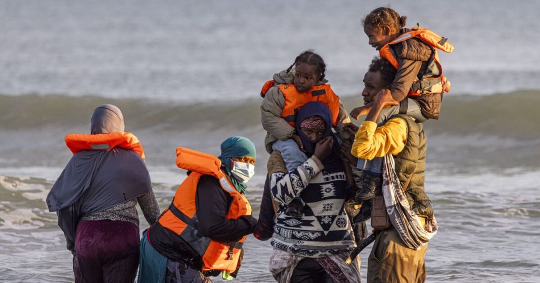 Government responds to huge petition demanding inquiry into migration | Politics | News