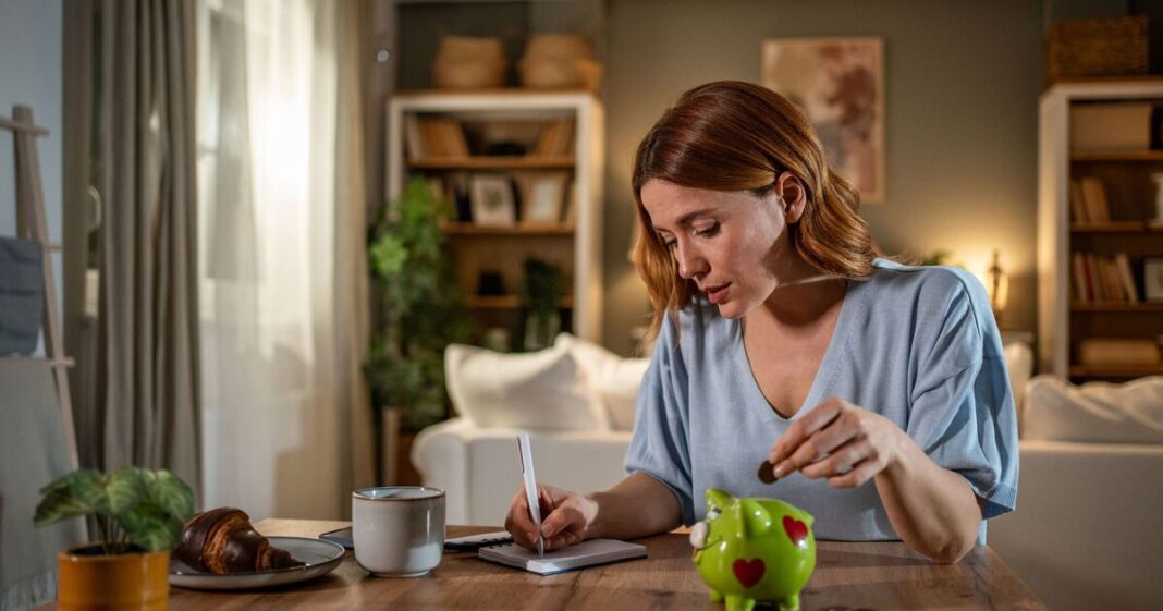Brits could earn £215 more on their savings if they do one simple thing | Personal Finance | Finance