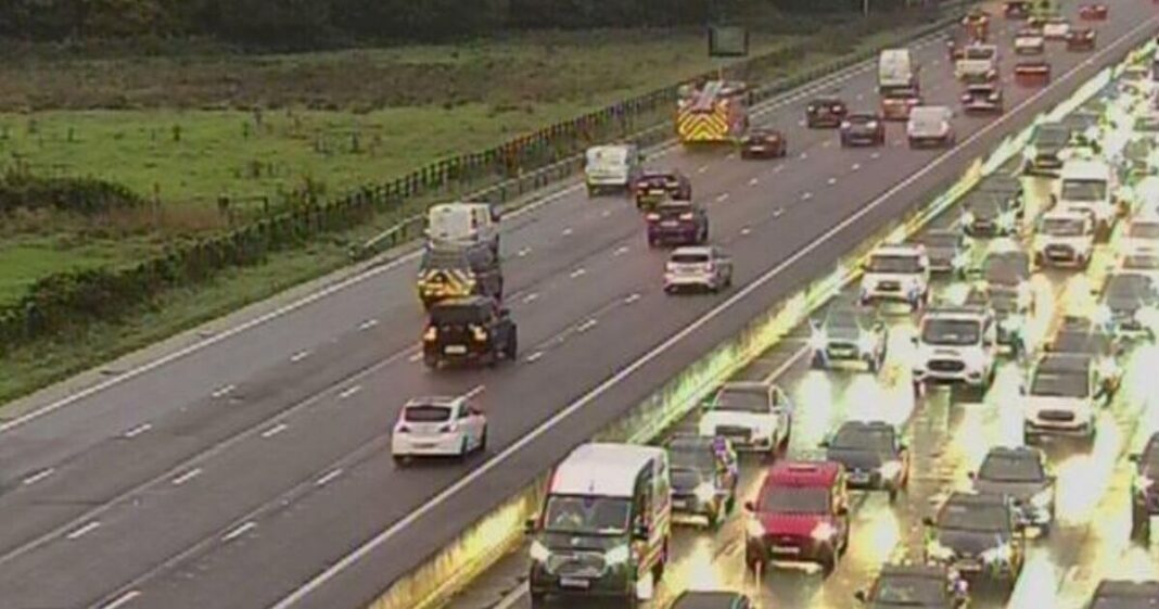 M62 traffic LIVE: All traffic stopped on major motorway as long queues build after crash | UK | News