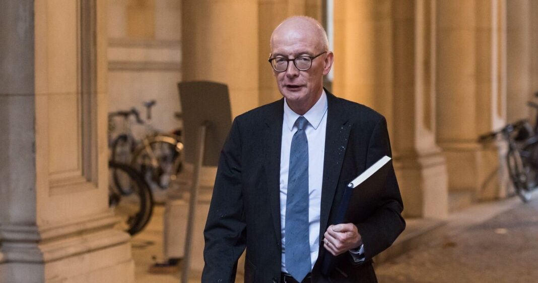 DWP can take money from UK bank accounts under new rule | Personal Finance | Finance