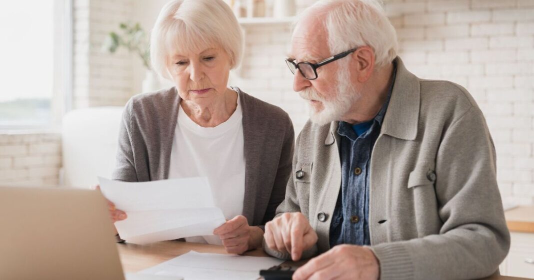 Pension warning issued to 55% of workers – ‘losing out on £6,000’ | Personal Finance | Finance
