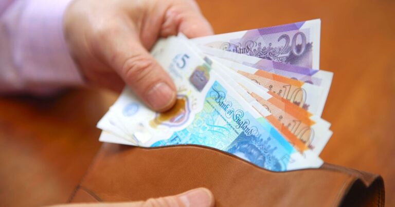 DWP to hand £335 to state pensioners in time for Christmas | Personal Finance | Finance