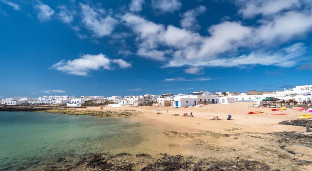 Spain’s Lanzarote Attracts British Holidaymakers with Warm Weather and Beautiful Beaches