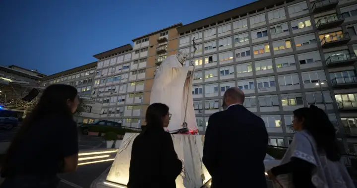 Pope Leo will leave the hospital Saturday following lung cancer surgery, Vatican says – National