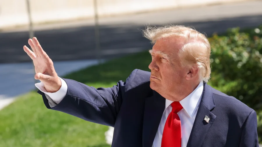 Trump Says He Regrets Nominating Barrett, Kavanaugh, Gorsuch to Supreme Court