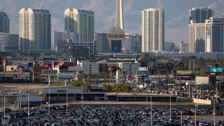 Private Jet Skids Off Runway, Hits Fence at Las Vegas Airport